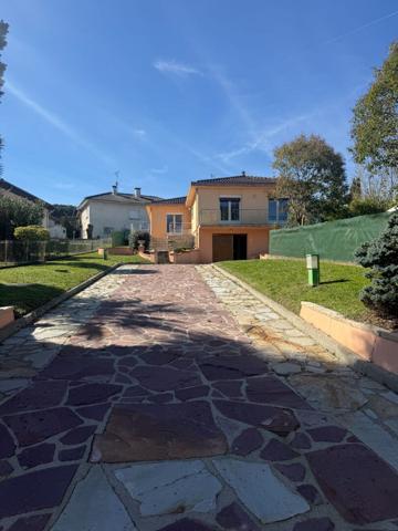 RARE à Ramonville -Maison 4 chambres avec grand garage , dépendances et Véranda