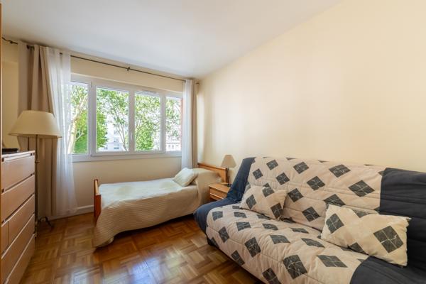 Appartement
         4 pièces
        - 82 m² 585 000 € *