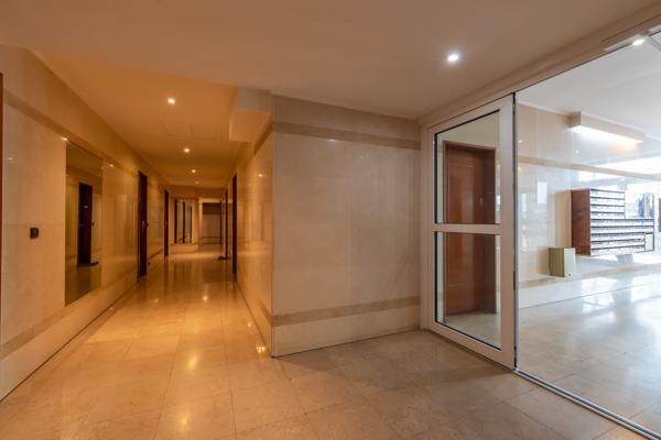 Appartement
         4 pièces
        - 82 m² 585 000 € *