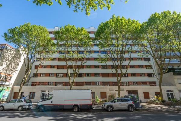 Appartement
         4 pièces
        - 82 m² 585 000 € *