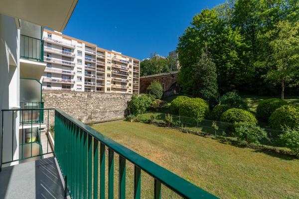Appartement
         4 pièces
        - 82 m² 585 000 € *