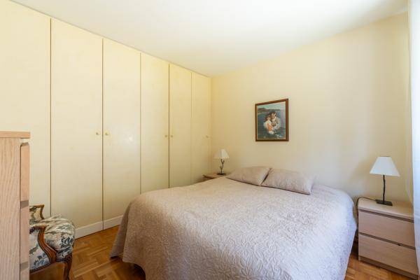 Appartement
         4 pièces
        - 82 m² 585 000 € *