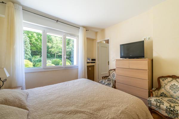 Appartement
         4 pièces
        - 82 m² 585 000 € *