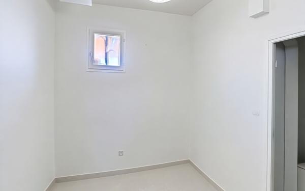 Maison à vendre    6 pièces •  Pia