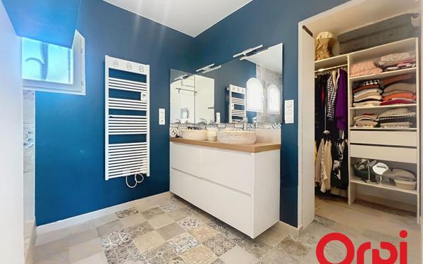 Maison à vendre    6 pièces •  Pia