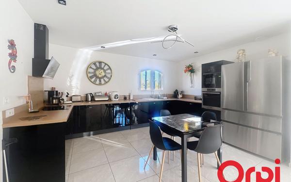 Maison à vendre    6 pièces •  Pia