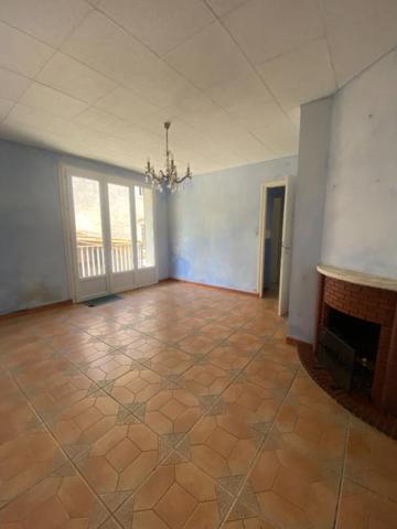 Immeuble Oloron Sainte Marie 2 appartements 2 Garages avec jardin