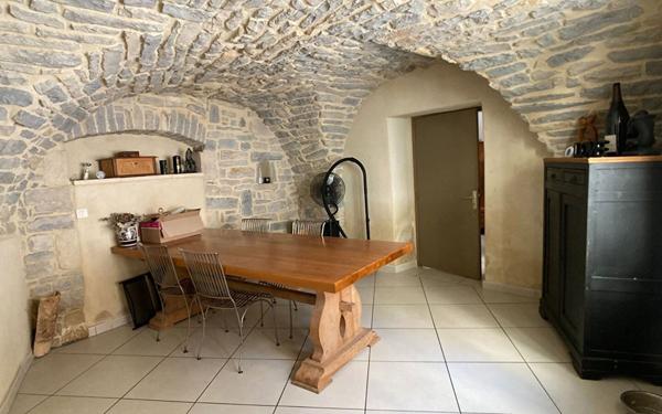 Maison à louer    4 pièces •  Nages-et-Solorgues