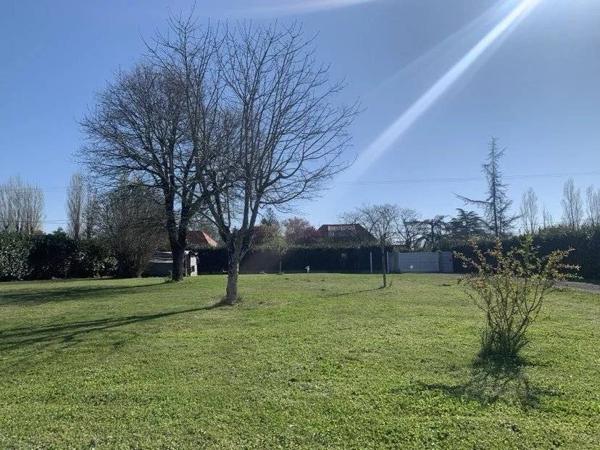 Maison familiale au calme avec piscine, annexe aménageable et jardin arboré