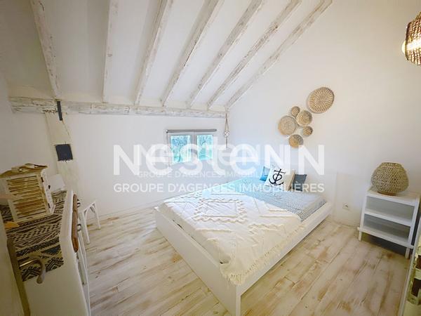 Ensemble immobilier avec deux cabanes de gardians sur parc de 1,17 ha avec piscine