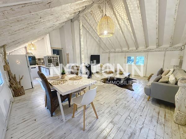 Ensemble immobilier avec deux cabanes de gardians sur parc de 1,17 ha avec piscine