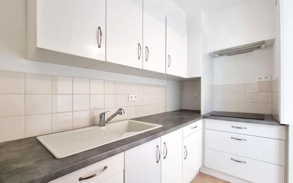 Appartement à louer    2 pièces •  Saint-Privat-des-Vieux