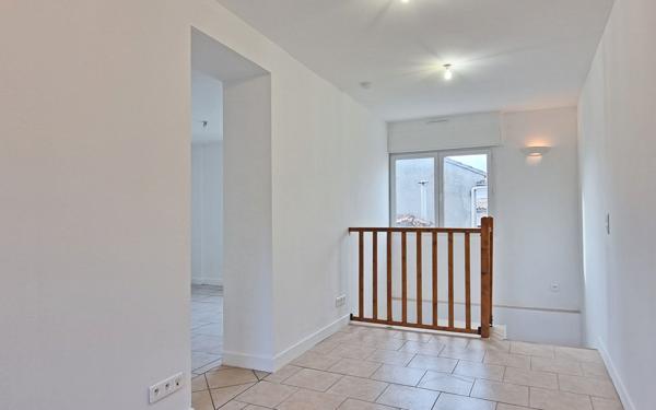 Appartement à louer    2 pièces •  Saint-Privat-des-Vieux