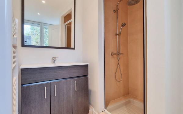 Appartement à louer    2 pièces •  Saint-Privat-des-Vieux