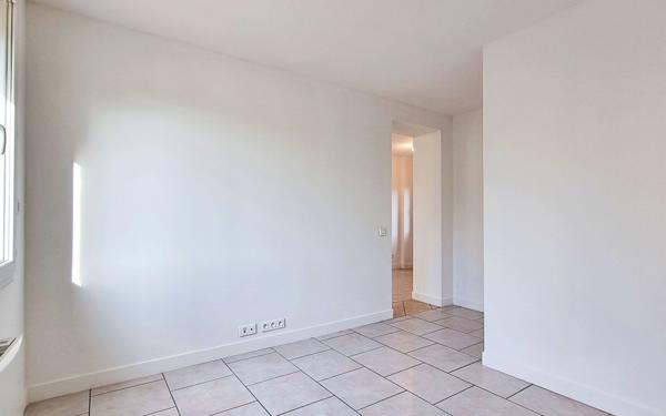 Appartement à louer    2 pièces •  Saint-Privat-des-Vieux