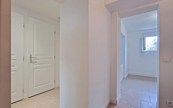 Appartement à louer    2 pièces •  Saint-Privat-des-Vieux