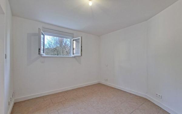 Appartement à louer    2 pièces •  Saint-Privat-des-Vieux