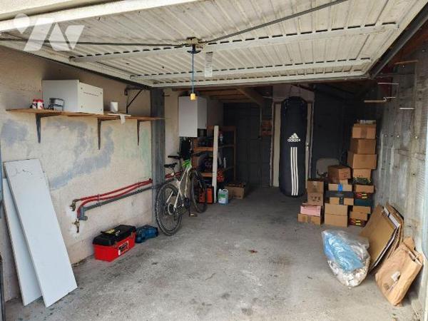  La Flèche, Pavillon 3 chambres.

-RDC : entrée avec wc et lingerie, cuisine aménagée, séjour...