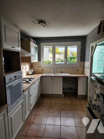  La Flèche, Pavillon 3 chambres.

-RDC : entrée avec wc et lingerie, cuisine aménagée, séjour...