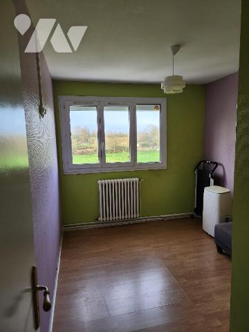  La Flèche, Pavillon 3 chambres.

-RDC : entrée avec wc et lingerie, cuisine aménagée, séjour...