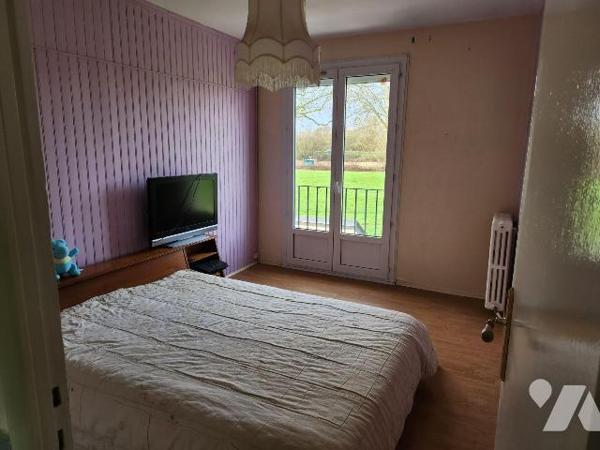  La Flèche, Pavillon 3 chambres.

-RDC : entrée avec wc et lingerie, cuisine aménagée, séjour...