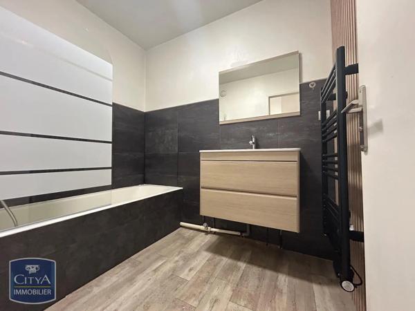 Appartement à louer 2 pièces 45m² Saint-Raphaël (83700)