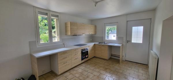 Elbeuf proche Seine : Maison 113 m² avec jardin 300 m², 3 CH et 3 PK intérieurs ... Prix attractif !