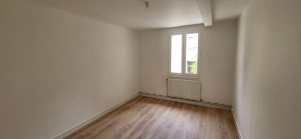 Elbeuf proche Seine : Maison 113 m² avec jardin 300 m², 3 CH et 3 PK intérieurs ... Prix attractif !