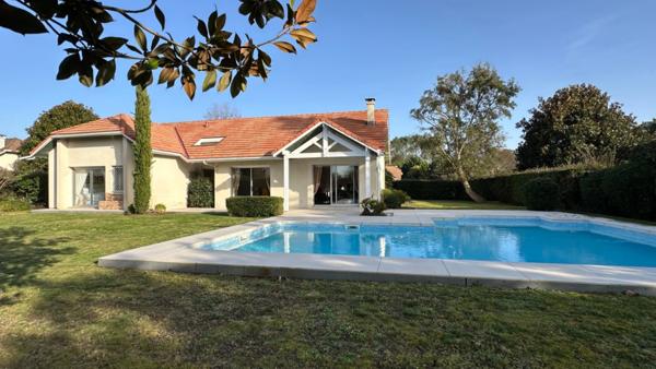 Villa bourgeoise 5/6 pièces au coeur du golf de Pessac