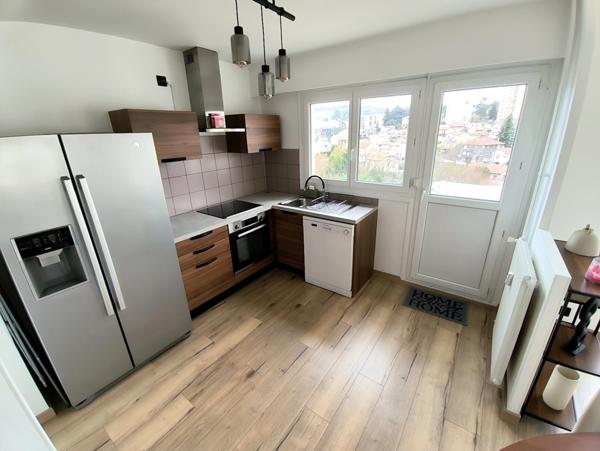 ✨ **À LOUER – T2 MEUBLÉ 47,30 m² – 6ᵉ ÉTAGE AVEC ASCENSEUR – BALCONS – PARKING – SAINT-ÉTIENNE** ✨