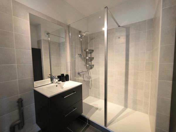 ✨ **À LOUER – T2 MEUBLÉ 47,30 m² – 6ᵉ ÉTAGE AVEC ASCENSEUR – BALCONS – PARKING – SAINT-ÉTIENNE** ✨