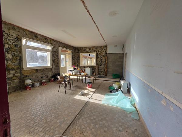 Investissement locatif : Appartement à rénover entièrement, au sein d'un immeuble.