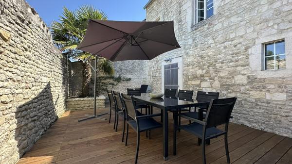 PROPRIÉTÉ DE CARACTÈRE À DOMPIERRE SUR MER.