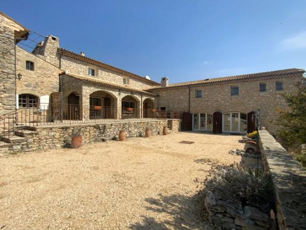 Propriété Gîtes et chambres d'hôtes 20 hA - 550 m2 à Banon