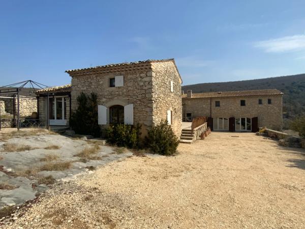 Propriété Gîtes et chambres d'hôtes 20 hA - 550 m2 à Banon