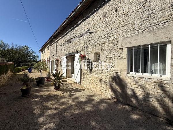 Maison
         5 pièces
        - 209 m² 222 000 € *