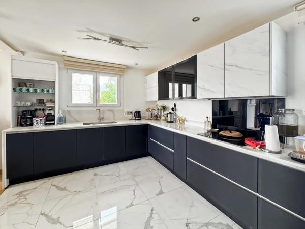 Maison familiale T5 à Ségny avec beaux volumes et magnifique jardin