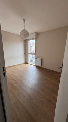 T2 DIJON CLEMENCEAU 57m2 BALCON ET PARKING PRIVATIF