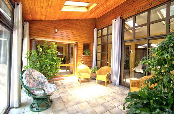 LE PASSAGE - Maison de plain-pied de 125m² habitables avec 3 chambres, 1 bureau, garage et terrain clos de 730m².
