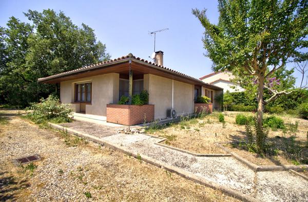 LE PASSAGE - Maison de plain-pied de 125m² habitables avec 3 chambres, 1 bureau, garage et terrain clos de 730m².