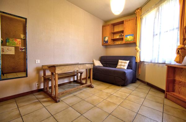 LE PASSAGE - Maison de plain-pied de 125m² habitables avec 3 chambres, 1 bureau, garage et terrain clos de 730m².