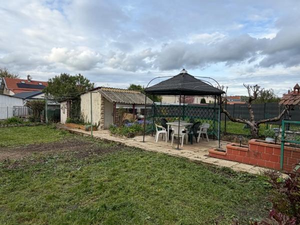 JOLIE MAISON DE VILLE AVEC JARDIN