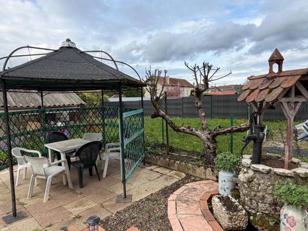 JOLIE MAISON DE VILLE AVEC JARDIN