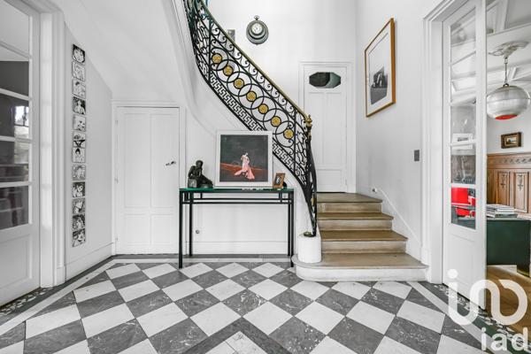 Maison traditionnelle 12 pièces de 272 m² à Argenteuil (95100)