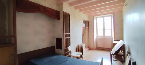 Maison de 145 m² avec 6 chambres, dépendances