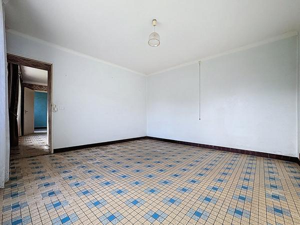 Maison familiale à vendre à CHAMPTOCEAUX - 4 chambres, jardin et dépendances