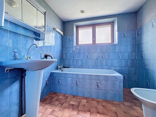 Maison familiale à vendre à CHAMPTOCEAUX - 4 chambres, jardin et dépendances