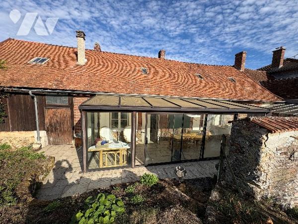 Maison de village de plain-pied à vendre à MONTMORT LUCY (51270)

Beaucoup de charme, A VOIR!
