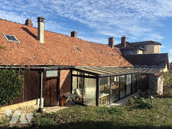 Maison de village de plain-pied à vendre à MONTMORT LUCY (51270)

Beaucoup de charme, A VOIR!