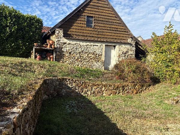 Maison de village de plain-pied à vendre à MONTMORT LUCY (51270)

Beaucoup de charme, A VOIR!
